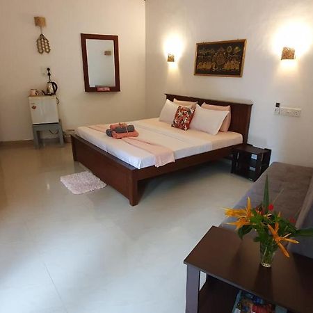 Blue Whale Lagoon Resort Ahangama Extérieur photo