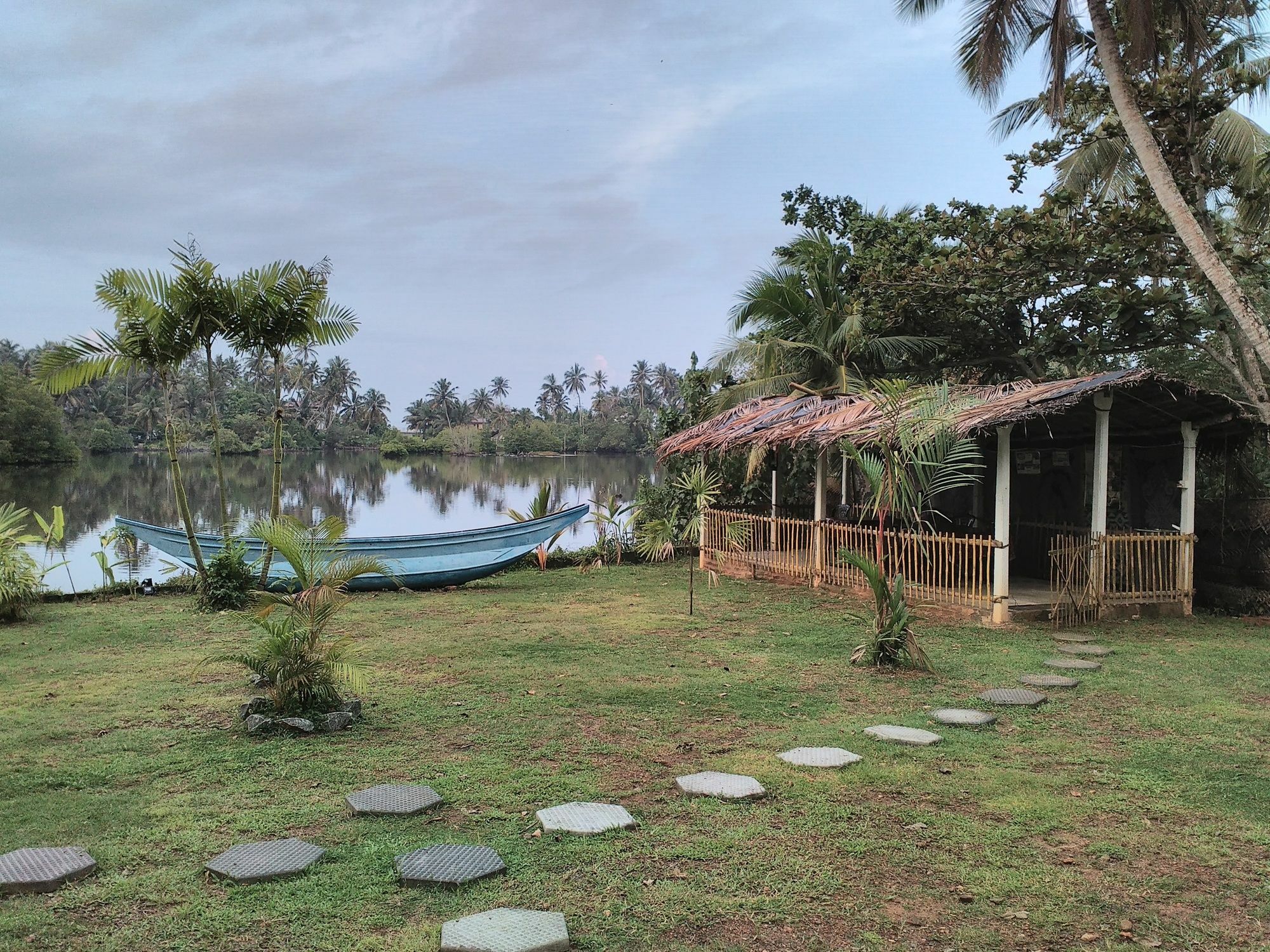 Blue Whale Lagoon Resort Ahangama Extérieur photo