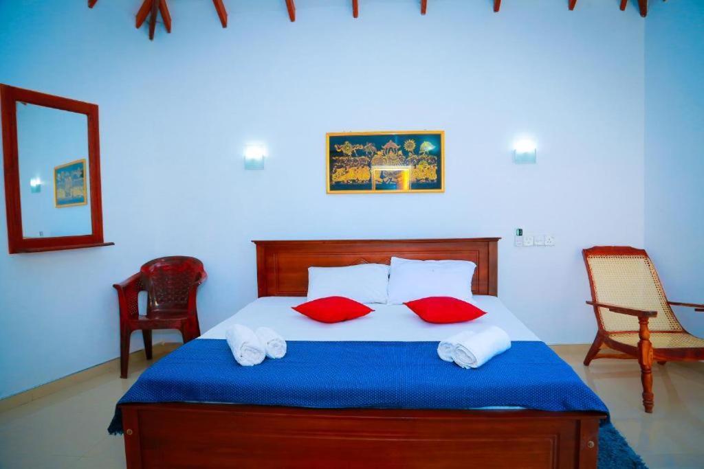 Blue Whale Lagoon Resort Ahangama Extérieur photo
