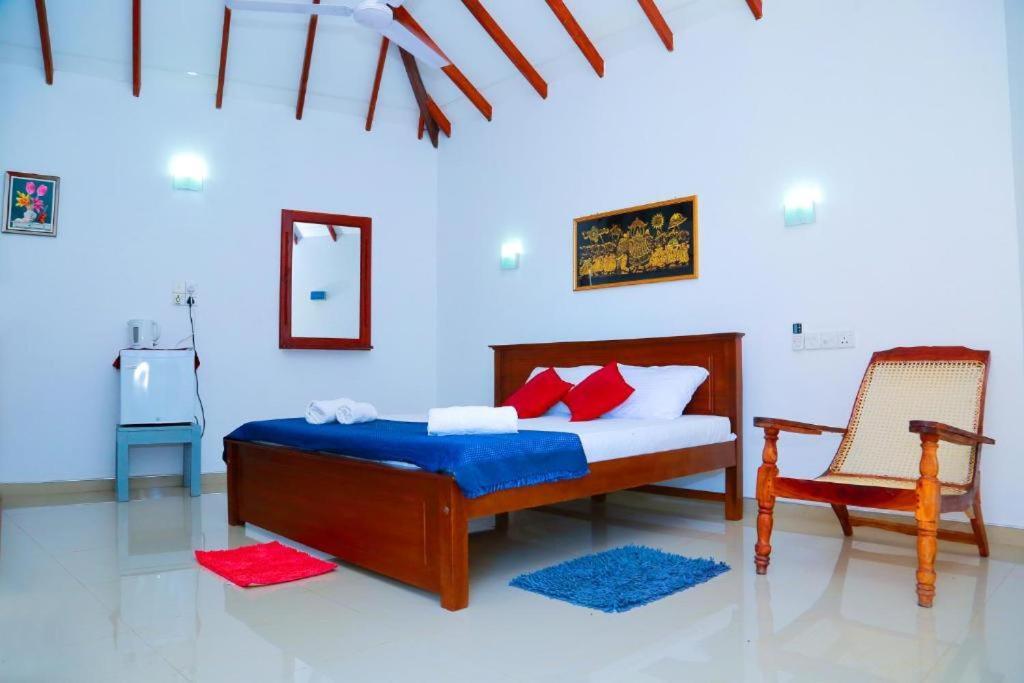 Blue Whale Lagoon Resort Ahangama Extérieur photo