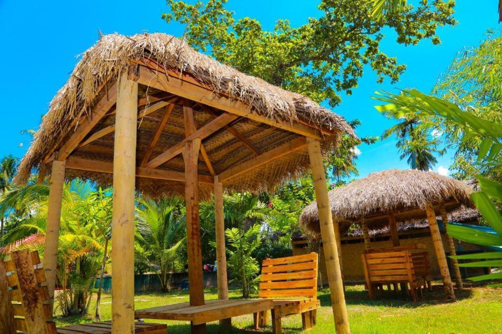 Blue Whale Lagoon Resort Ahangama Extérieur photo