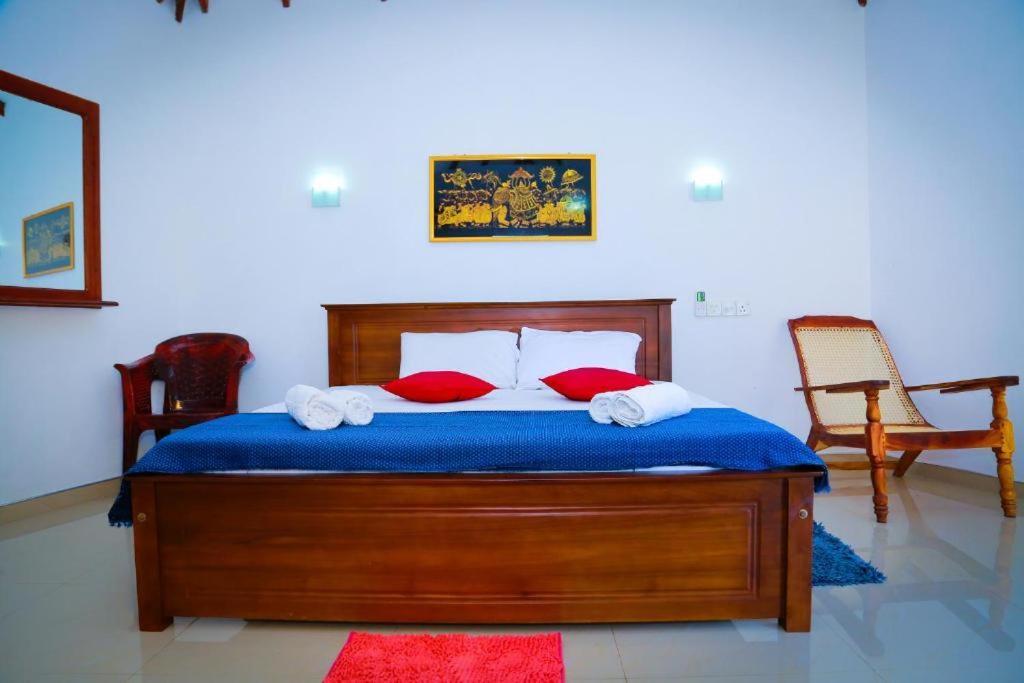 Blue Whale Lagoon Resort Ahangama Extérieur photo