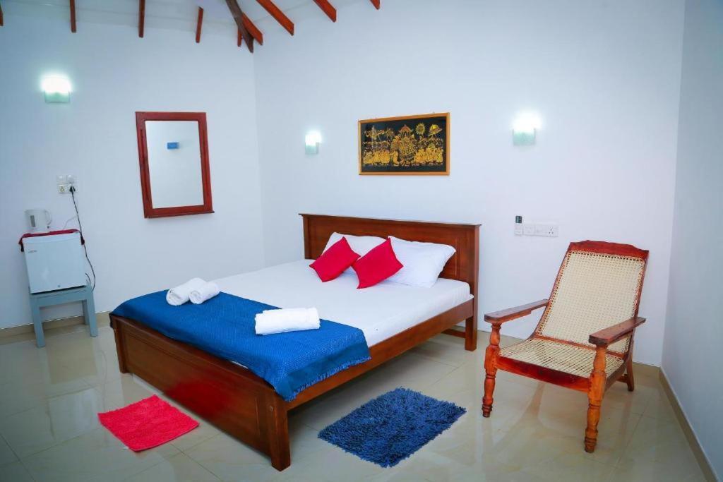 Blue Whale Lagoon Resort Ahangama Extérieur photo
