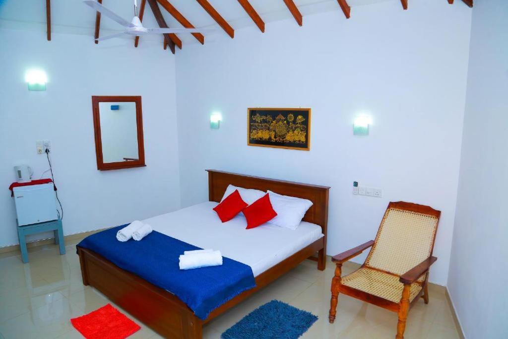 Blue Whale Lagoon Resort Ahangama Extérieur photo