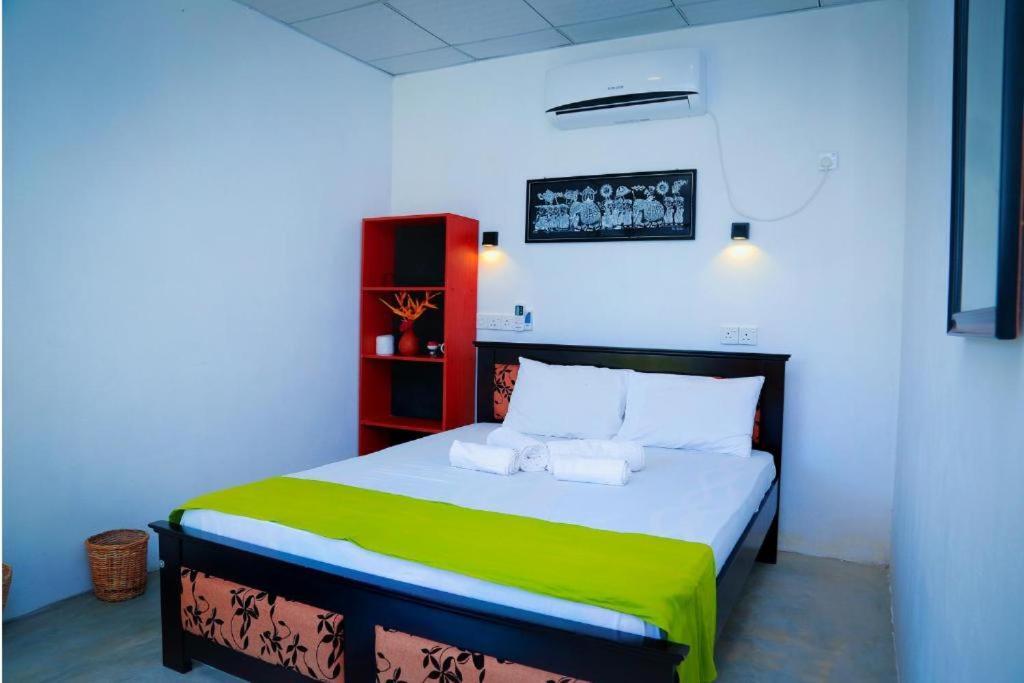 Blue Whale Lagoon Resort Ahangama Extérieur photo