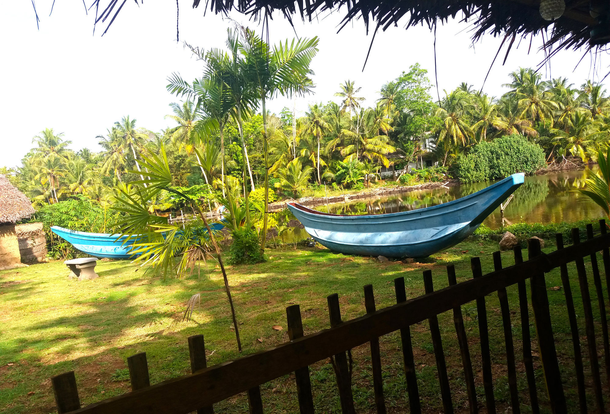 Blue Whale Lagoon Resort Ahangama Extérieur photo